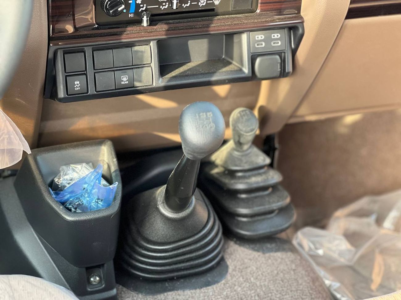 Toyota Land Cruiser 70 LC76 4.0L PTR M/T // 2025 // STD WITH DVD&BACK CAMERA , CRUISE CONTROL // SPECIAL OFFER // BY FORMUL