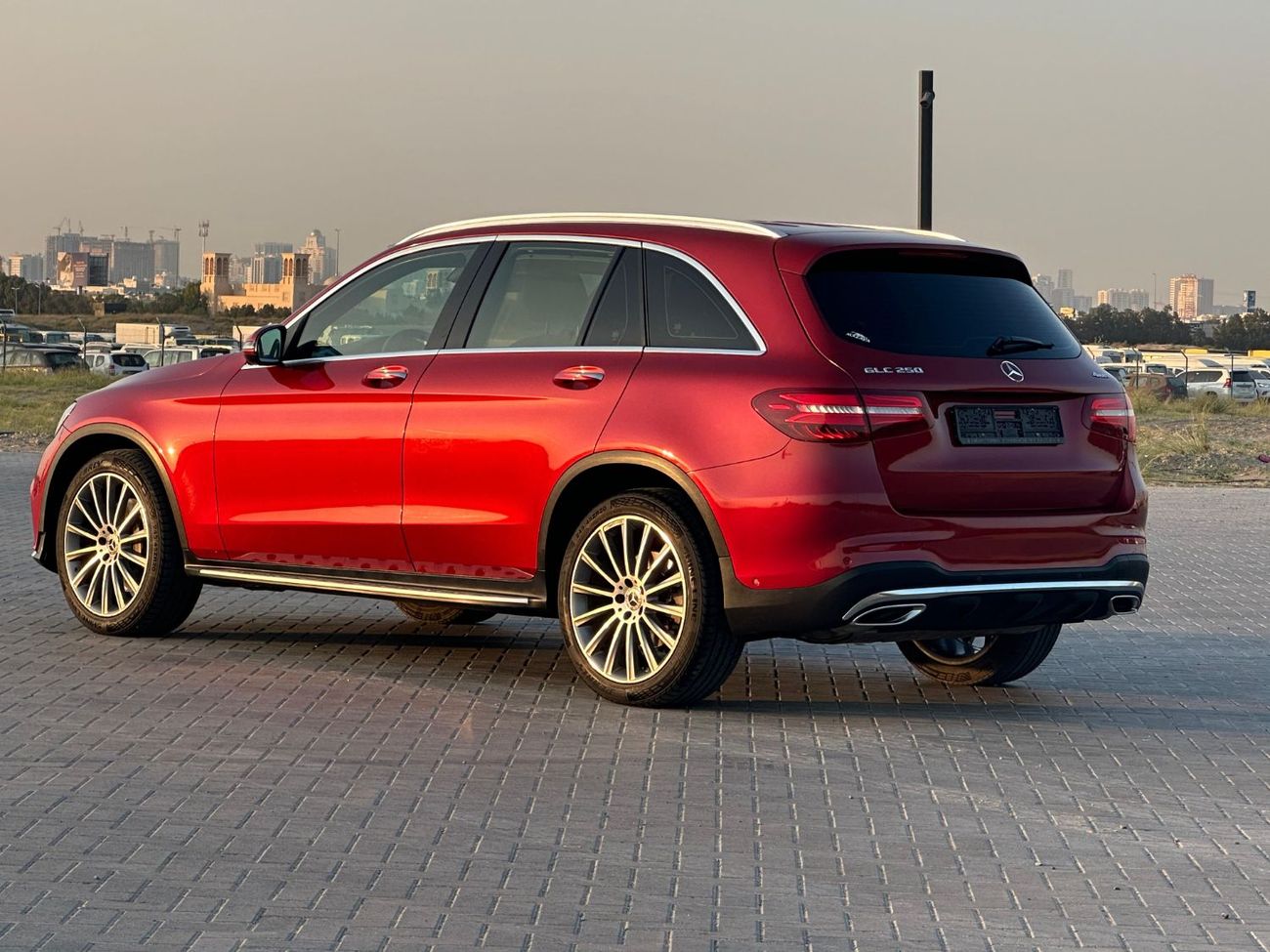 مرسيدس بنز GLC 250 4MATIC 2.0L