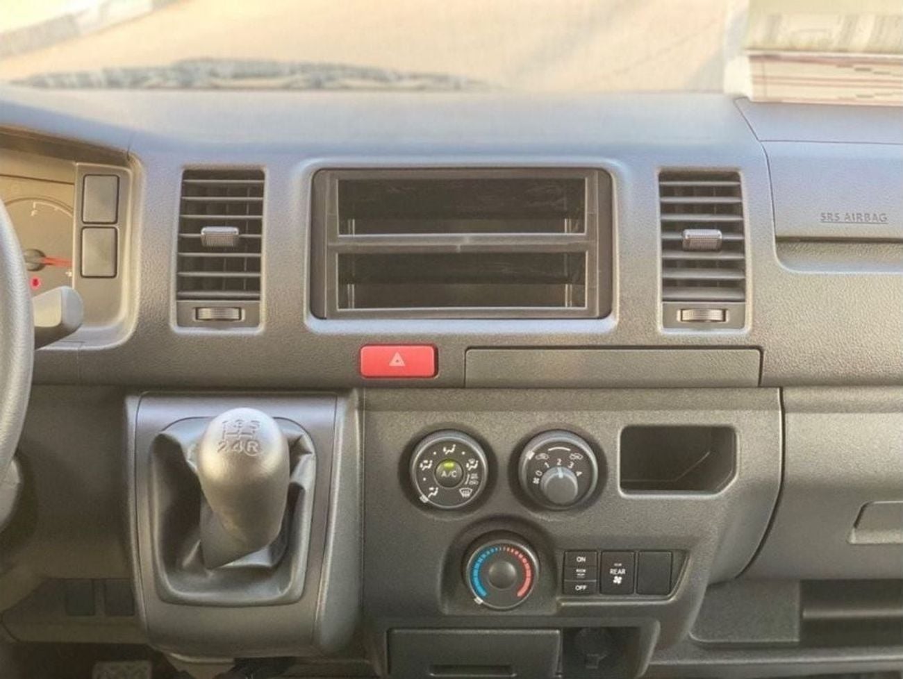 تويوتا هاياس 2.5 Manual STD ROOF 2.5 Standard / Model 2025 / Brand new