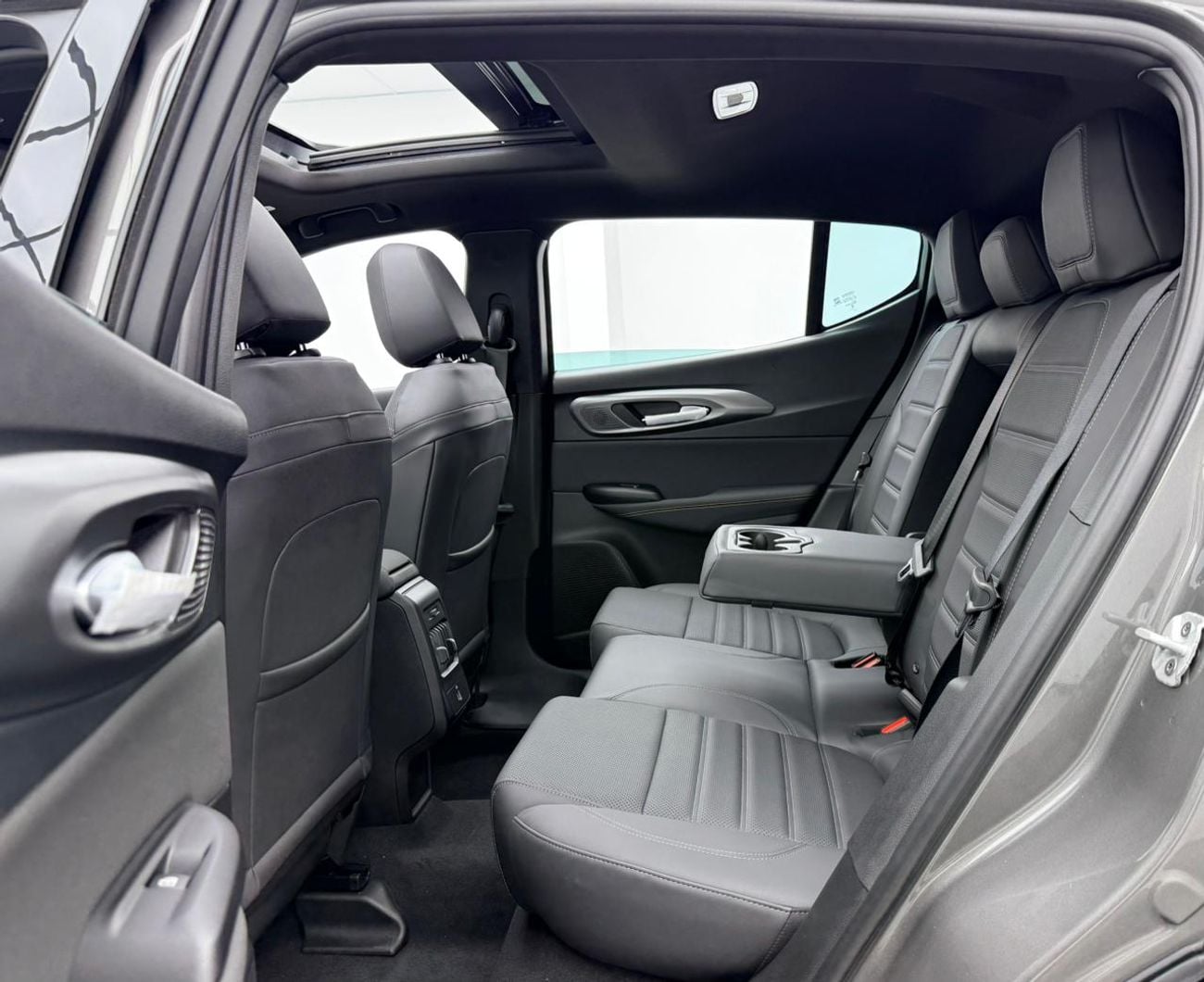 ألفا روميو تونالي 2025 Alfa Romeo Tonale Veloce, 5 Years Alfa Warranty + Service Pack, Delivery Kms, Fully Loaded, GCC