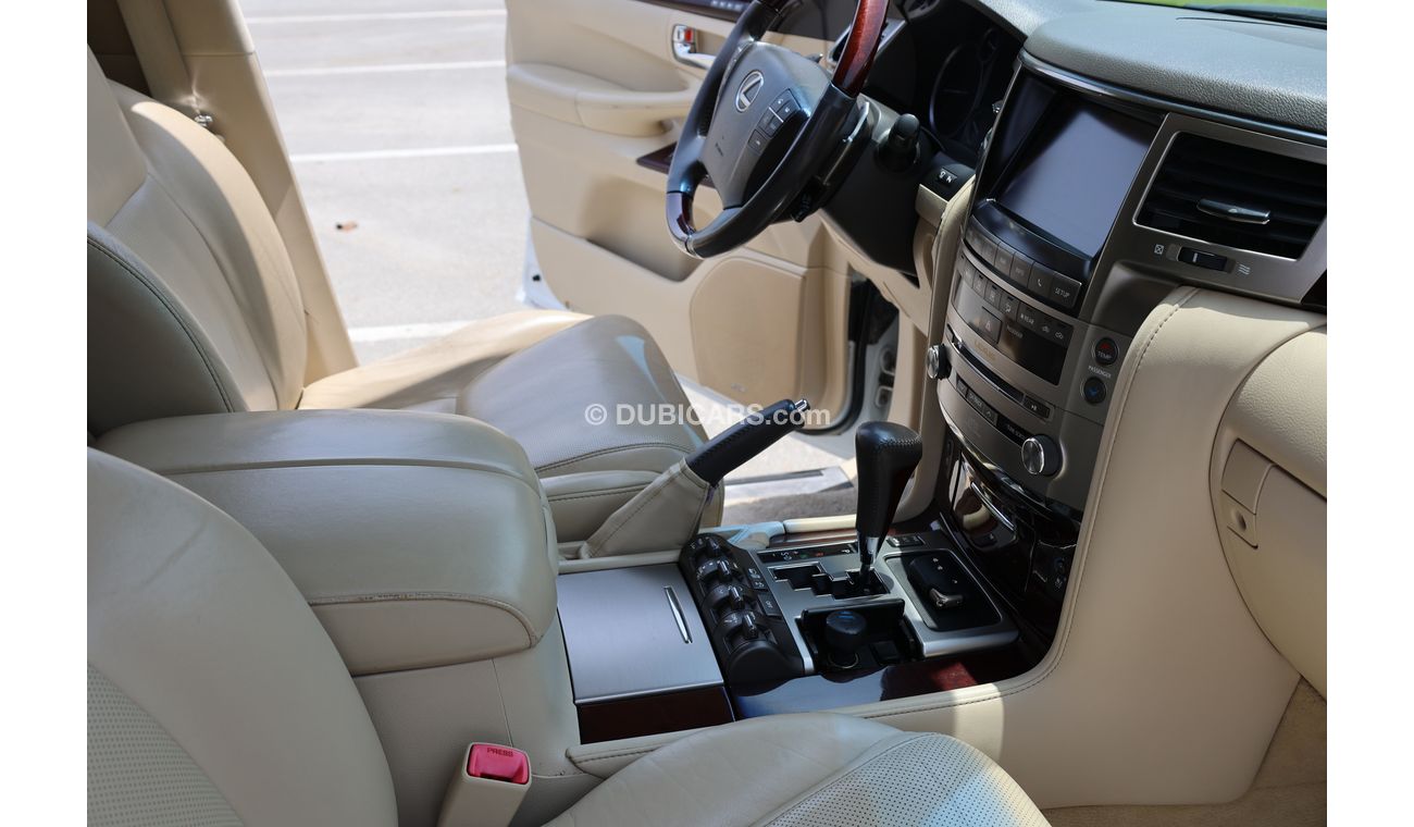 Lexus LX 570 5.7 L
