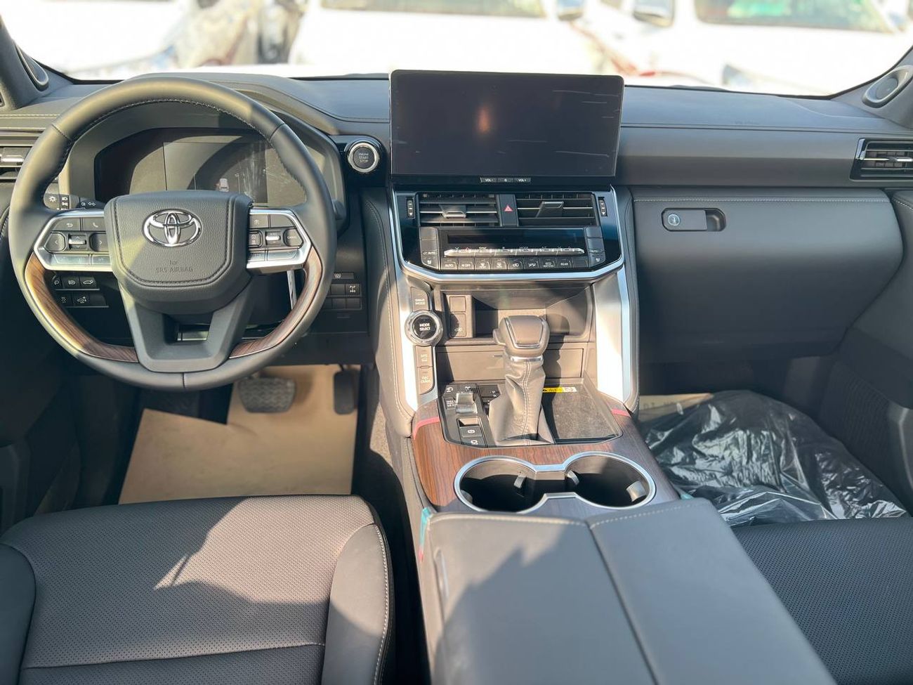 Toyota Land Cruiser GXR 3.5L PTR A/T // 2026 // HIGH OPTION WITH RADAR , LEATHER & POWER SEATS , DVD & BACK CAMERA // SP