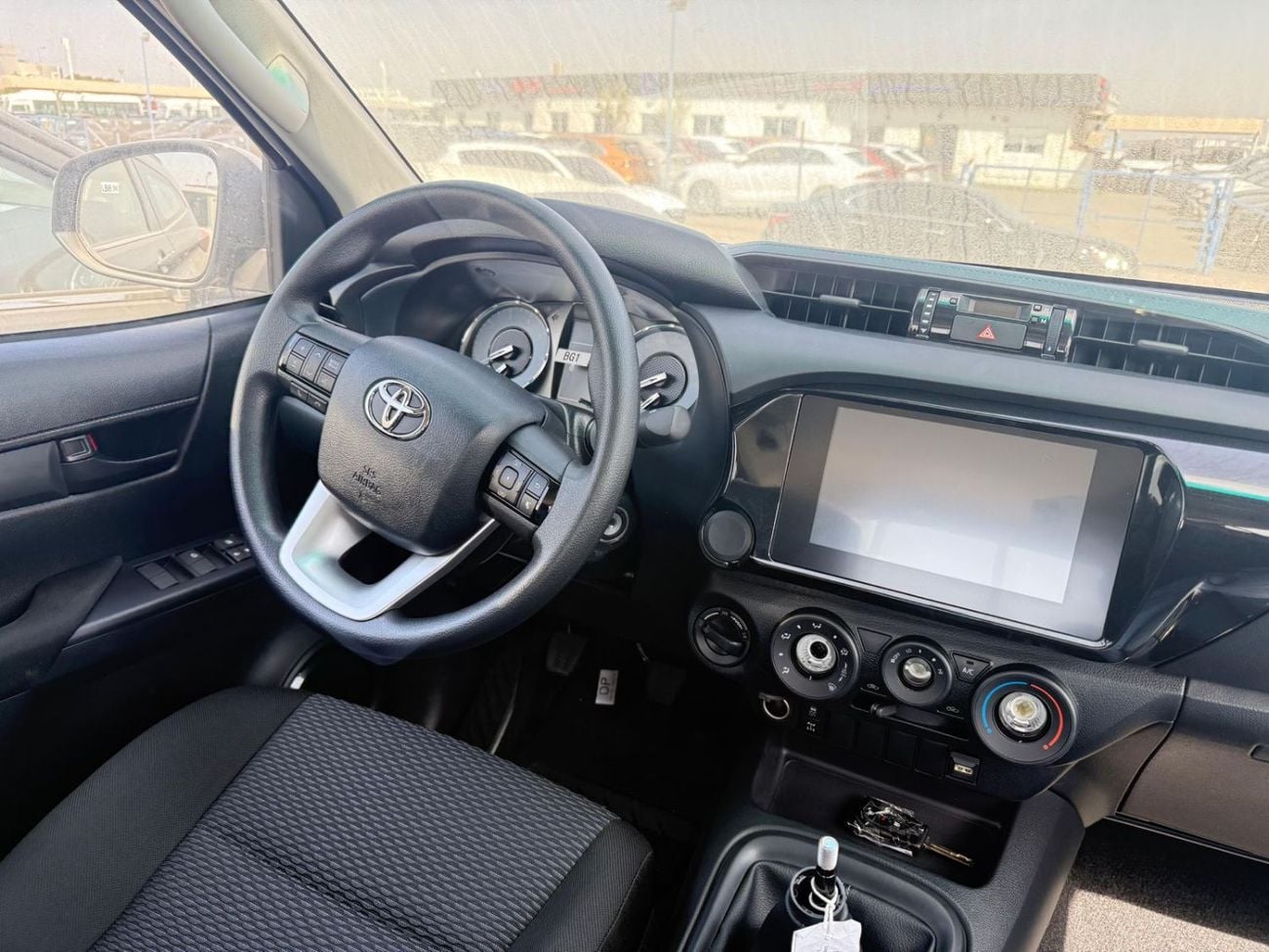 Toyota Hilux HILUX 2.4L MT P. WINDO 2026