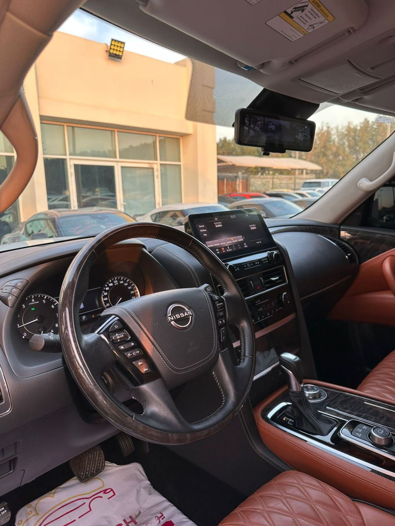 نيسان باترول نيسان باترول بلاتينيوم فل ابشن V6 صبغ وكاله تشييكات وكاله تحت الضمان