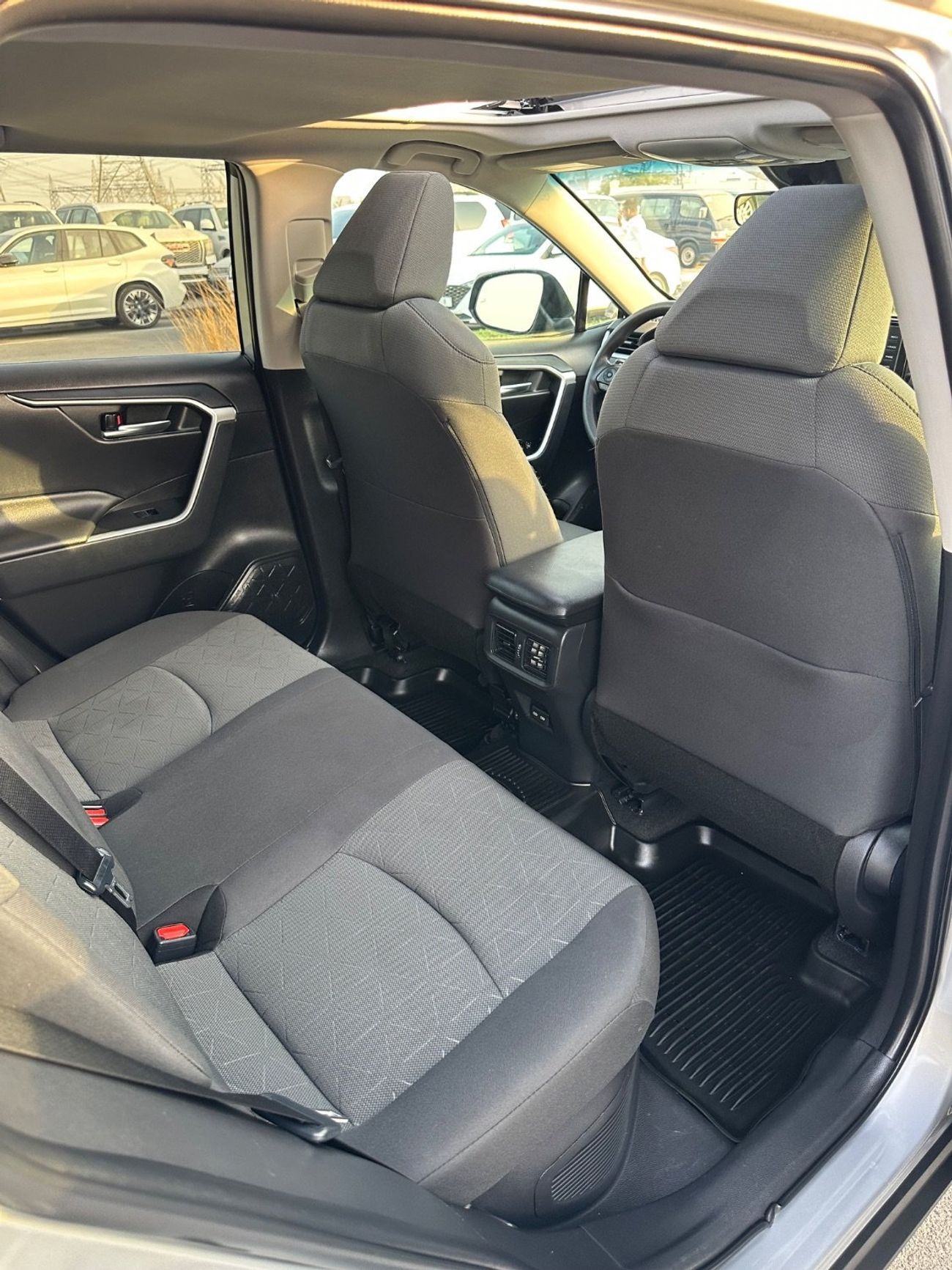 تويوتا راف ٤ XLE 2.5L