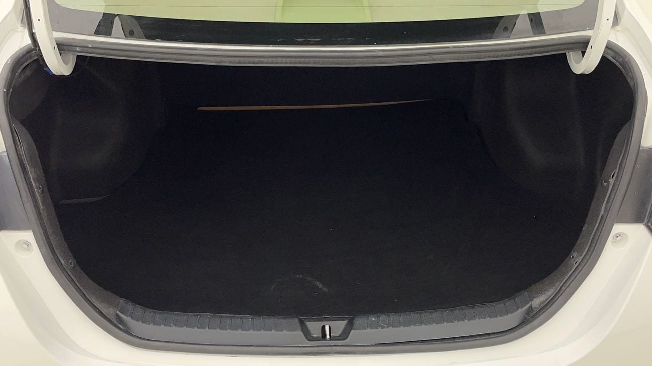 تويوتا يارس SE 1.5 | بدون دفعة مقدمة | اختبار القيادة في المنزل