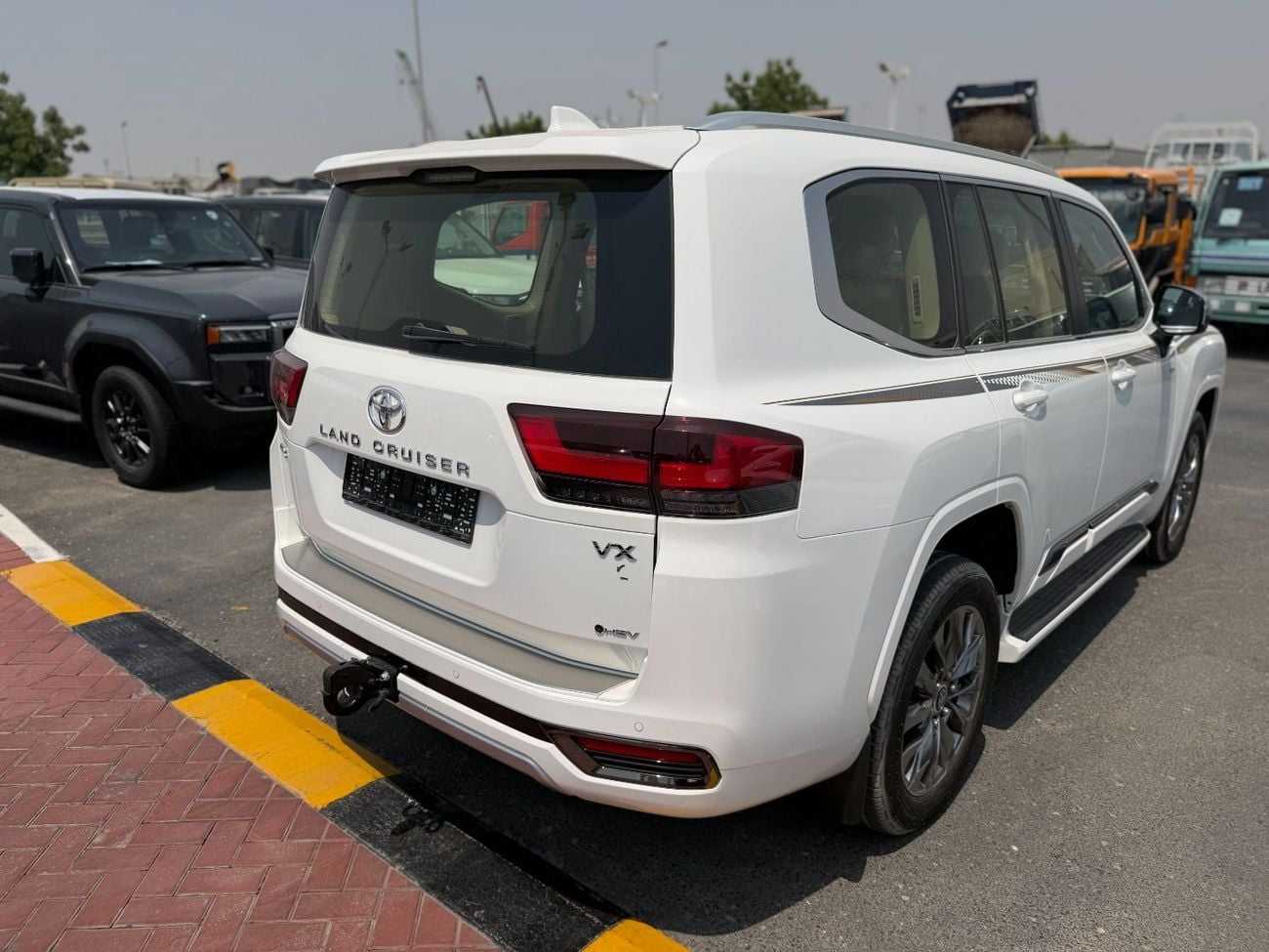 Toyota Land Cruiser VX HYBRID VX-V100 2025