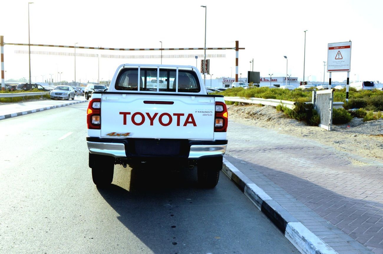 Toyota Hilux Toyota Hilux Pick Up Year: 2025 Color: White