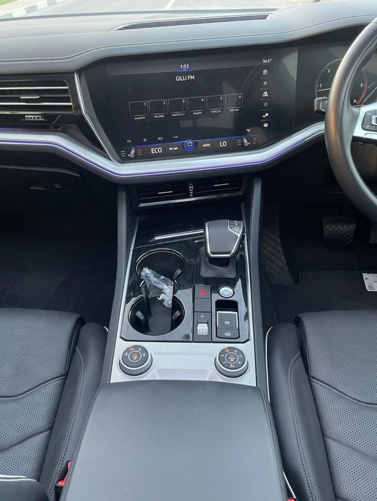 فولكس واجن طوارق Right-Hand drive V6 diesel Auto