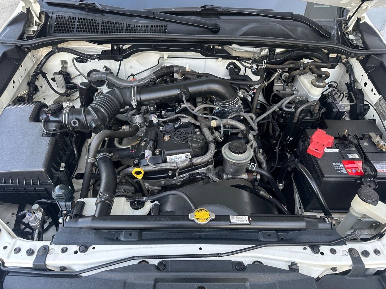 تويوتا هيلوكس GLX 2.7L Double Cab Utility 4WD A/T