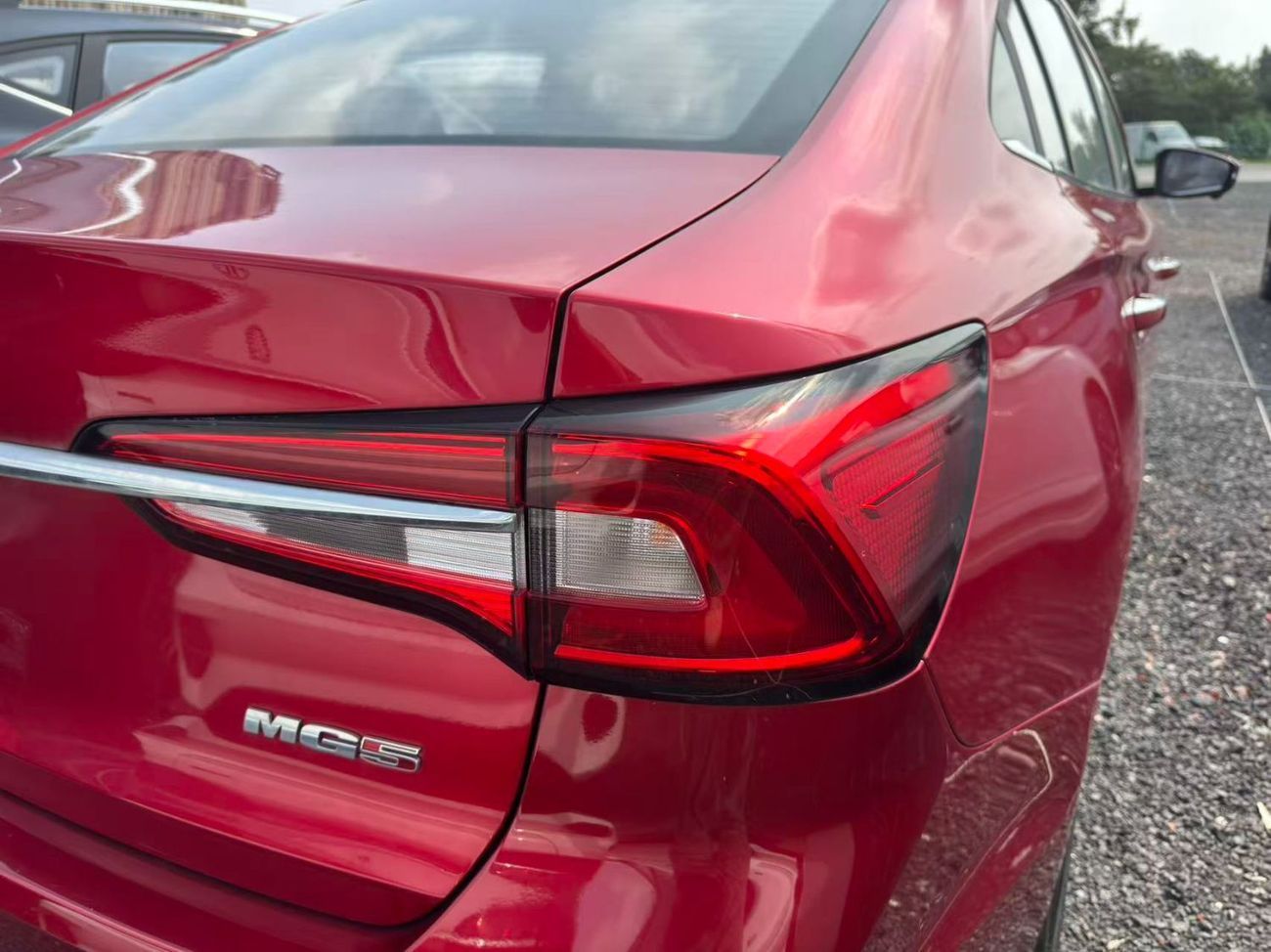 أم جي 5 DELUXE 1.5L A/T 2023 Full-option with sunroof RED | Export or Wholesale