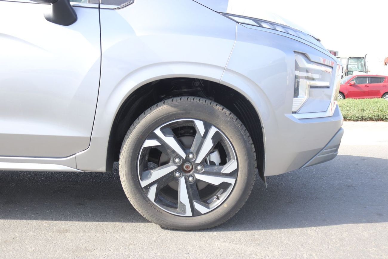 Mitsubishi Xpander Mid 1.5L Premium. Keyless Entry, Push Start, Monitor, Alloy Wheels, Model 2024