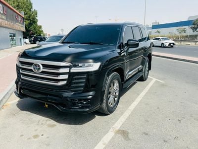 تويوتا لاند كروزر Toyota landcruise 2016model Modified 2024 v8 petrol Engine Colour Black push start Sunroof Transmiss