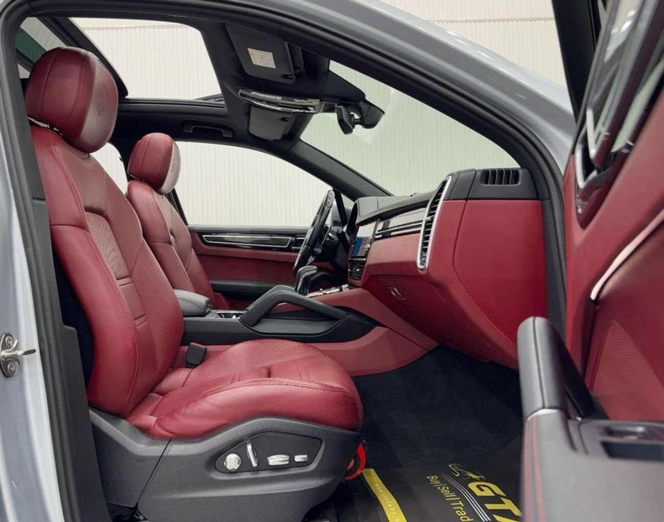 Porsche Cayenne S 2.9L (440 HP) 2019 Porsche Cayenne S, Warranty, Full Porsche Service History, Full Options, Low Km