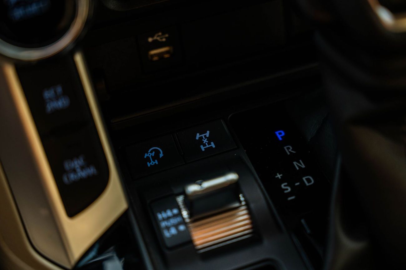 Toyota Land Cruiser EXR 4.0L V6 Agency Warranty Full Service History GCC