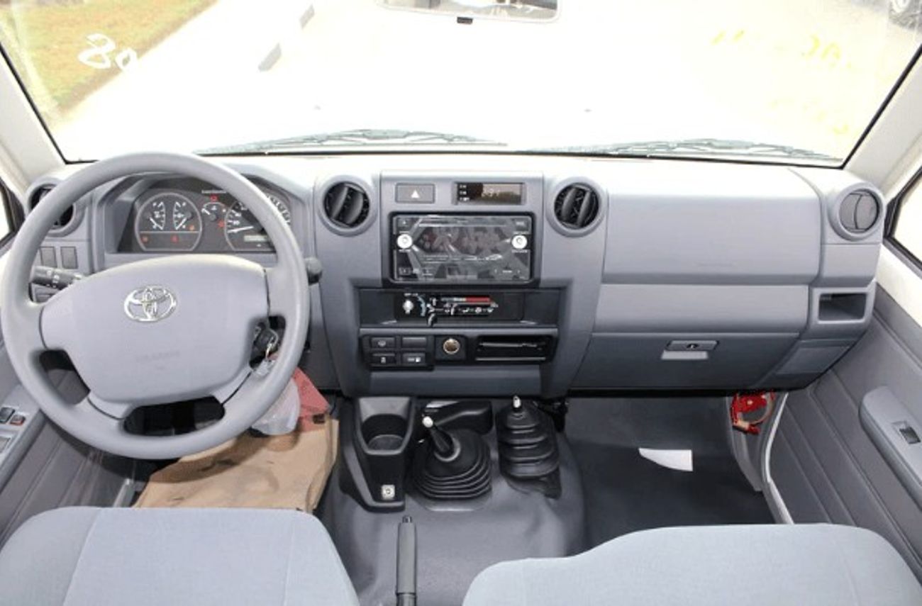 Toyota Land Cruiser 70 ECT0104 - Toyota LC78 Hardtop 3 Doors - 4.5L Diesel Manual White - 2023