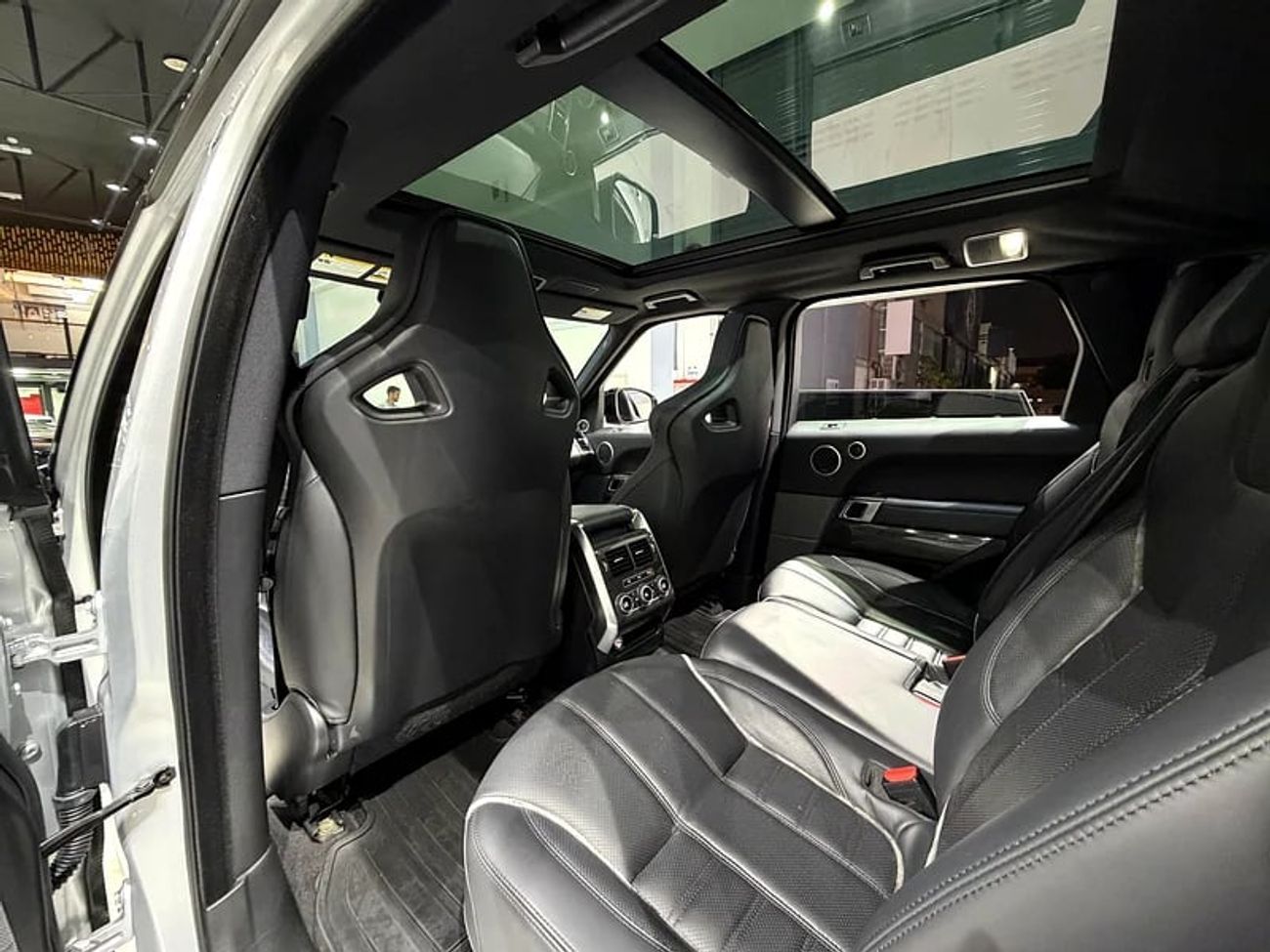 لاند روفر رينج روفر سبورت SVR 5.0L (550 HP) CLEAN TITLE V8 SUPERCHARGED FULLY ORIGINAL PAINT SVR LOW KM