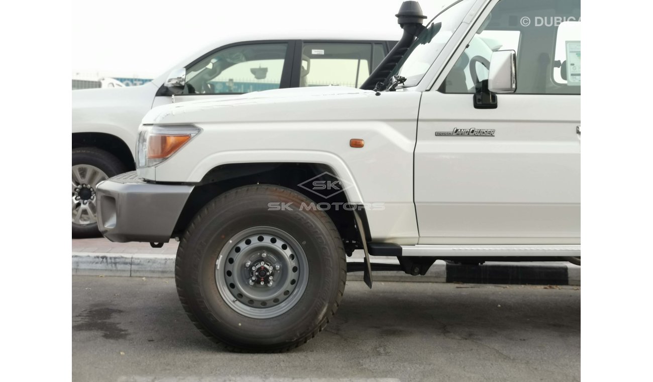 Toyota Land Cruiser Hard Top 4.5L, Diesel, Xenon Headlights, Manual Front A/C, Manual Windows, Fabric Seats (CODE # LX7802)