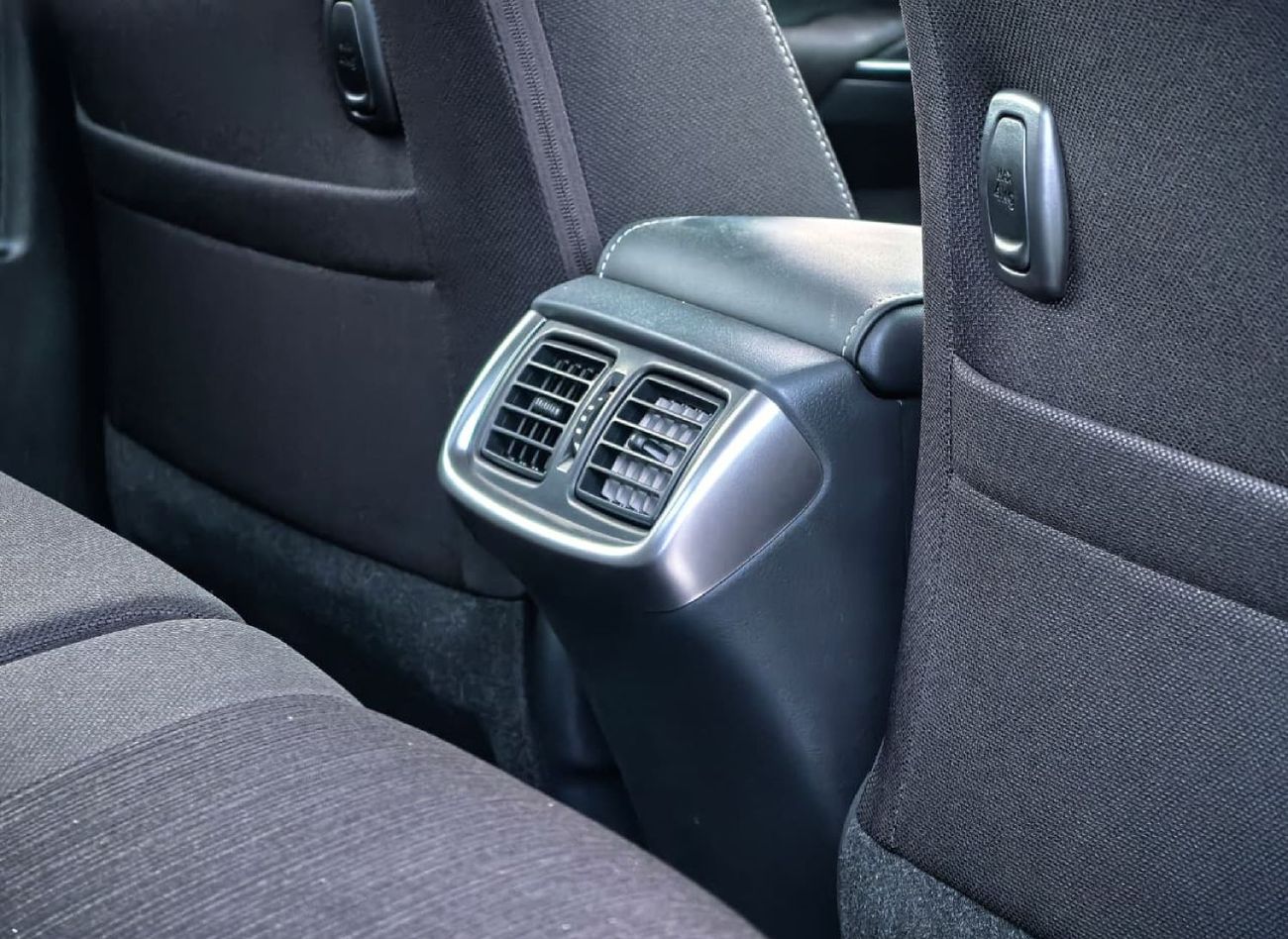 تويوتا هيلوكس TOYOTA HILUX 2.7L PETROL RWD  MANUAL TRANSMISSION