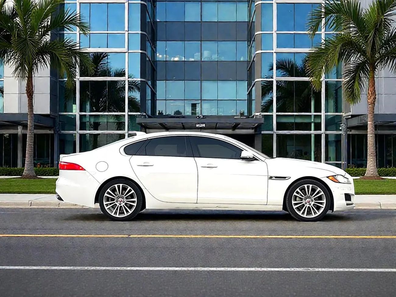 جاكوار XF Luxury 3.0L | | 2.0L 4-CYLINDERS | ORIGINAL PAINT | AMERICAN SPEC | CLEAN TITLE