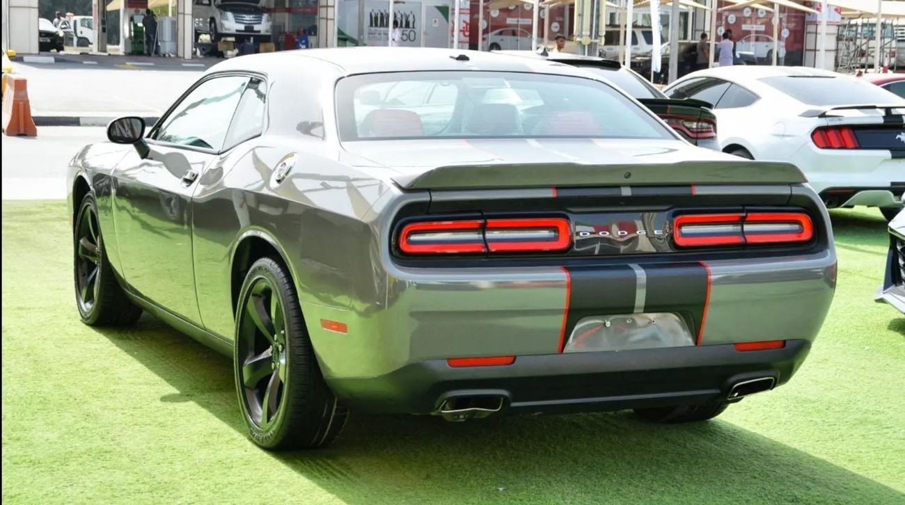 Dodge Challenger Challenger SXT V6 3.6L 2019/ SRT Kit/ Leather Interior/ Excellent Condition