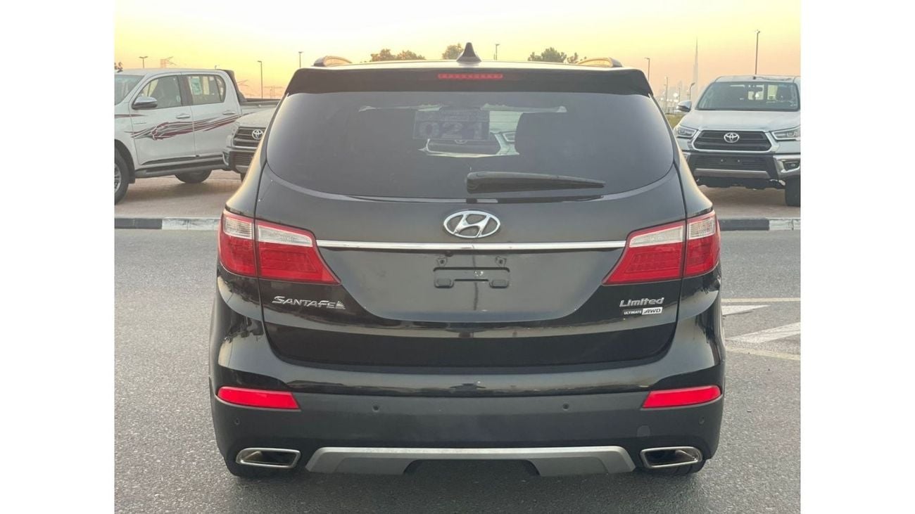 Hyundai Santa Fe 2015 Hyundai Santa Fe Ultimate Limited Edition Full Option - 3.3L V6 - AWD 4x4 - 7 Seater Full Panor