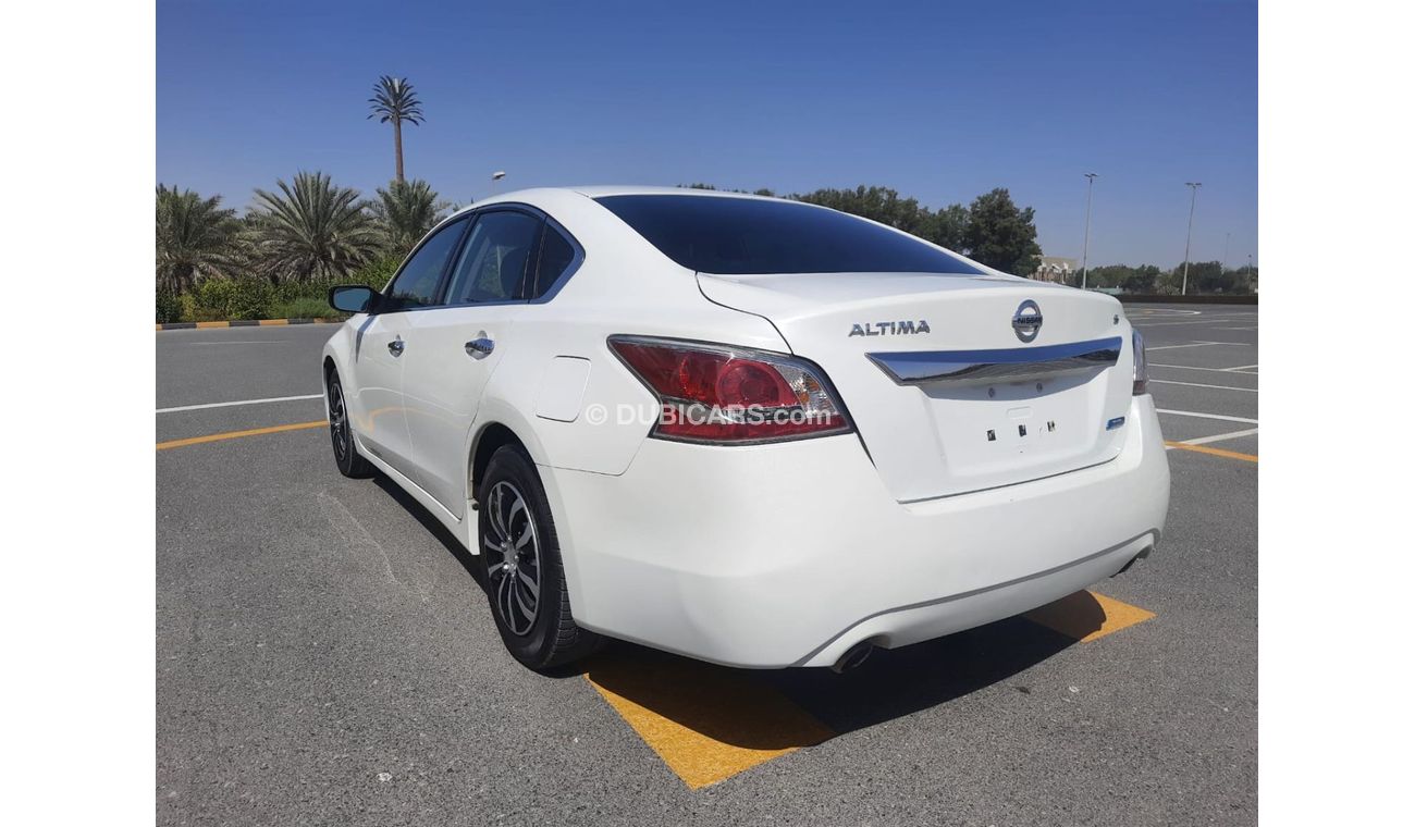 Nissan Altima SV Nissan altima 2015 full automatic accident free