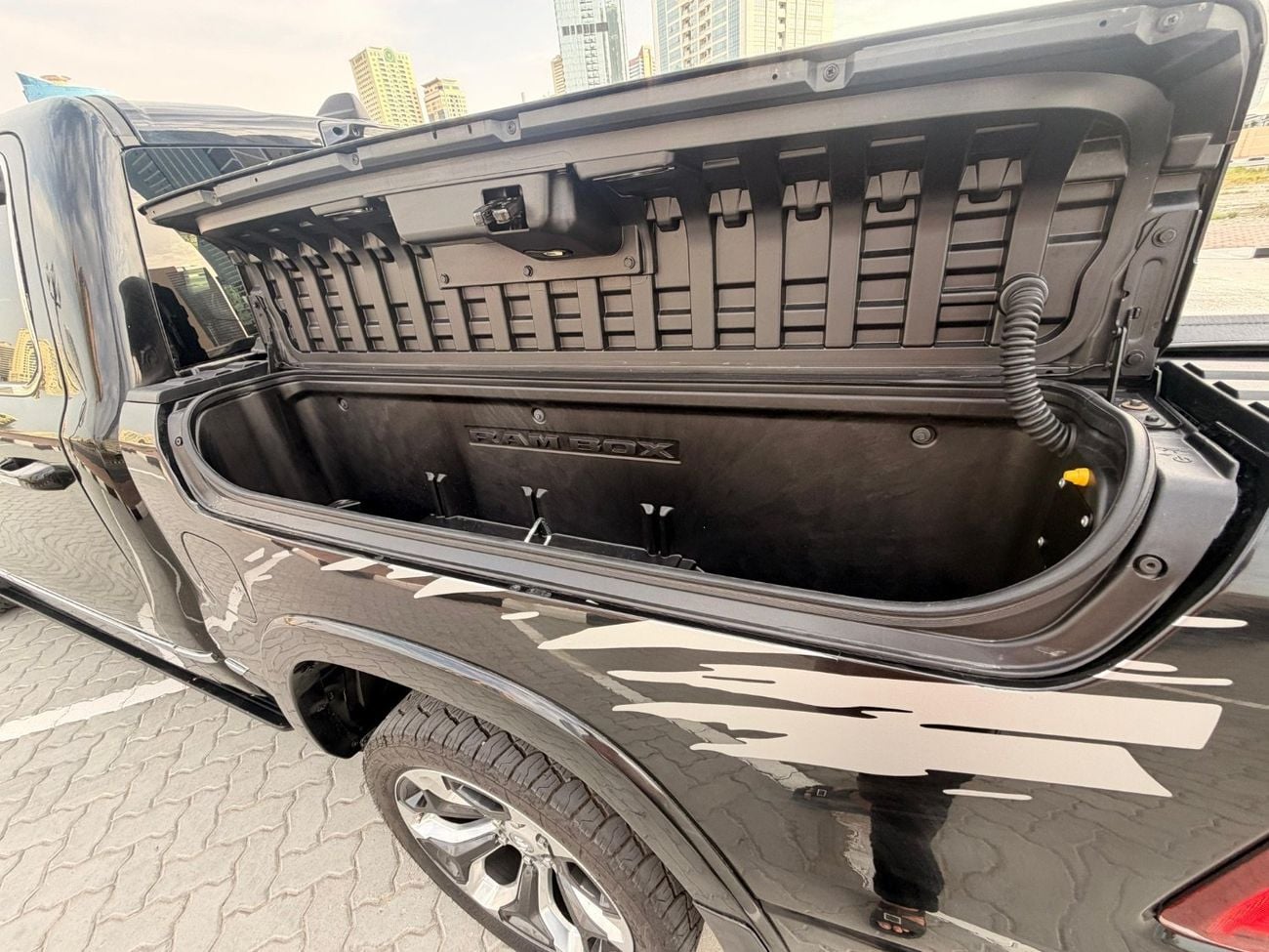 رام 1500 Limited 5.7L (5 Seater)