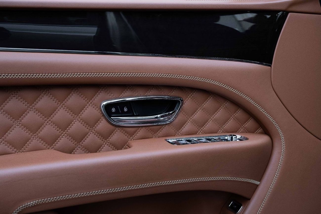 بنتلي بينتايجا V8 | 11,750 P.M  | 0% Downpayment | Full Bentley History!