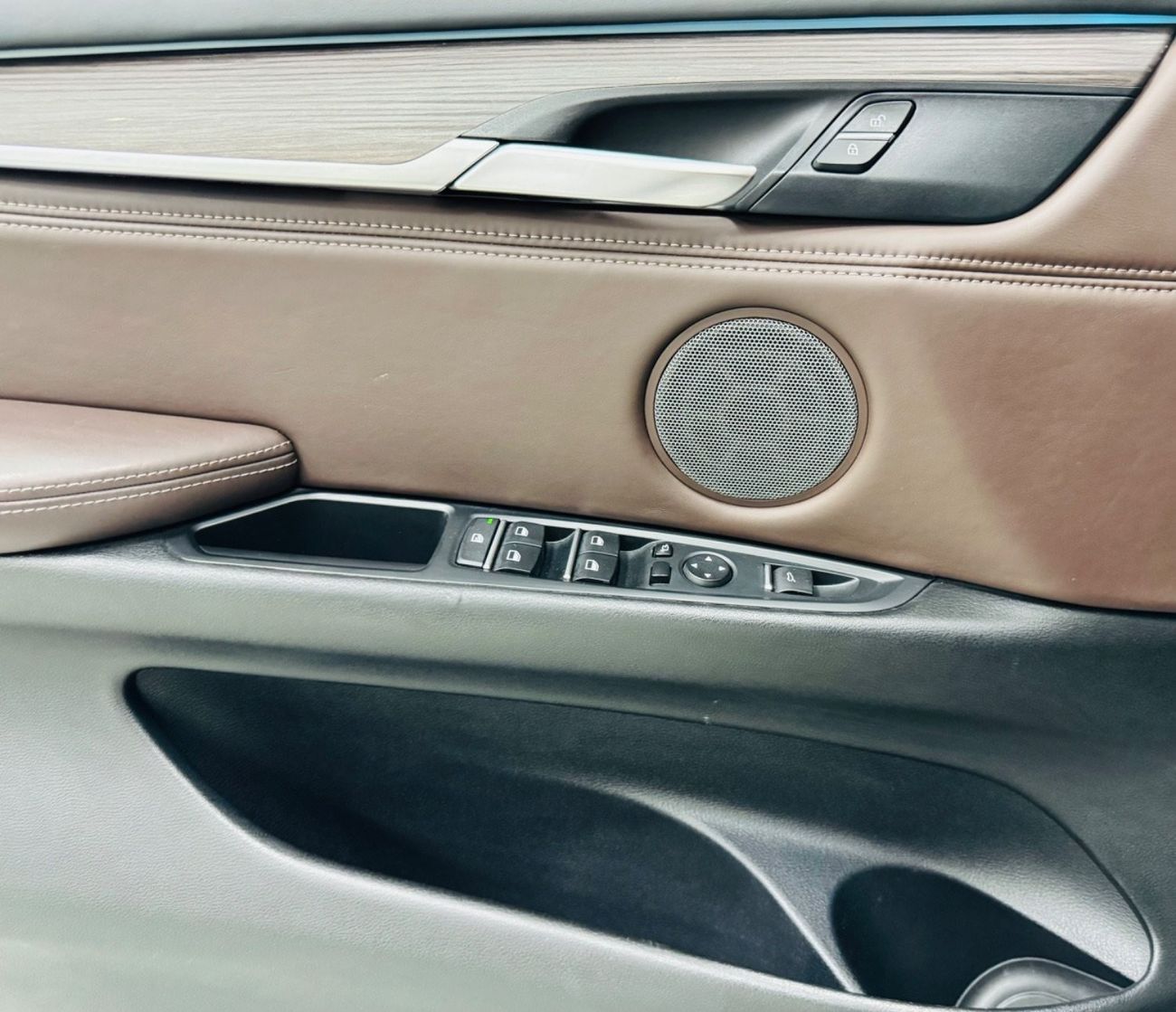 BMW X5 50i Exclusive GCC .. V8 .. FSH .. Perfect Condition ..