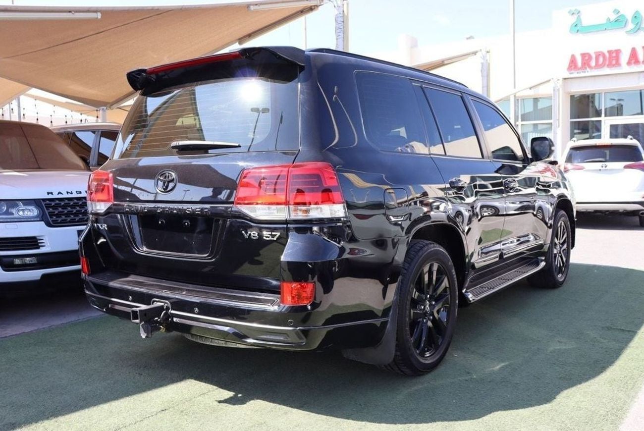 تويوتا لاند كروزر VXR 5.7L 4WD Toyota Land Cruiser VX.R 5.7L / 2018 / GCC / Original Paint