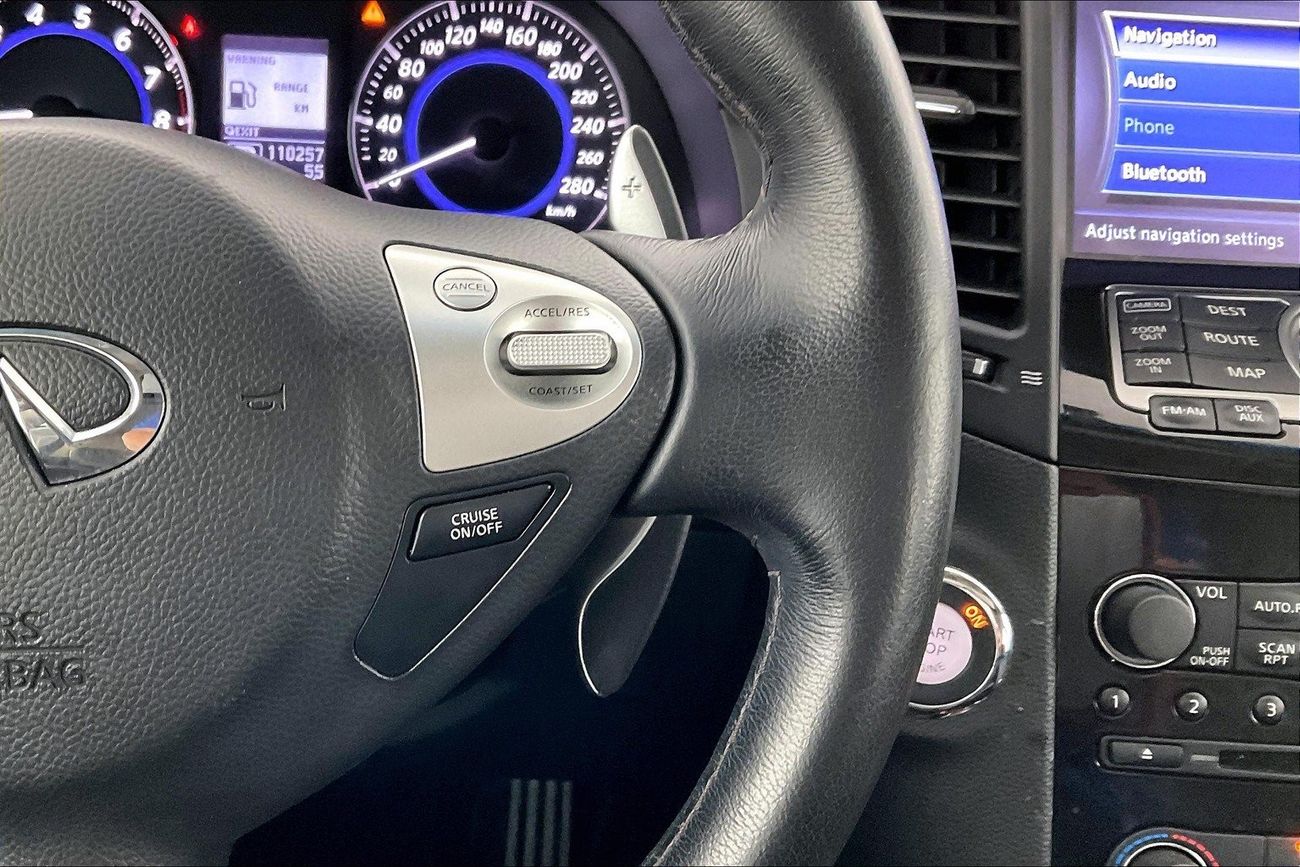 Infiniti QX70 Luxury / Luxe Sensory