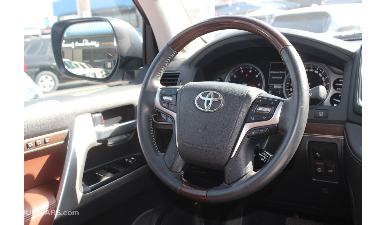 Toyota Land Cruiser (2016) VXR V8 5.7 GCC