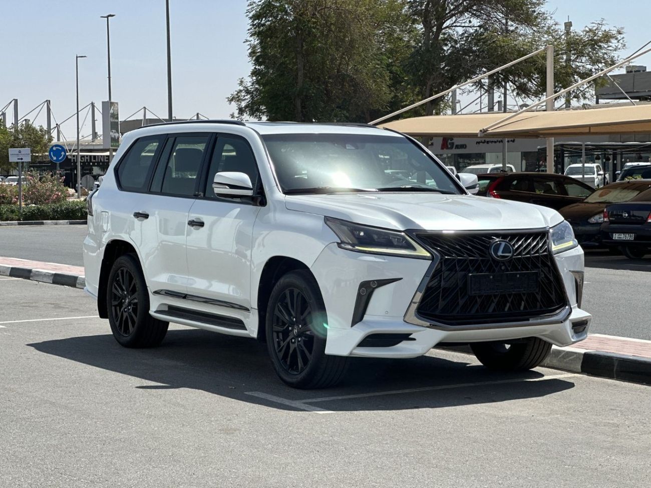 Lexus LX 570 Signature Black Edition 5.7L Lexus Lx570s Signature Black Edition / 5.7L V8 / Gcc Specification