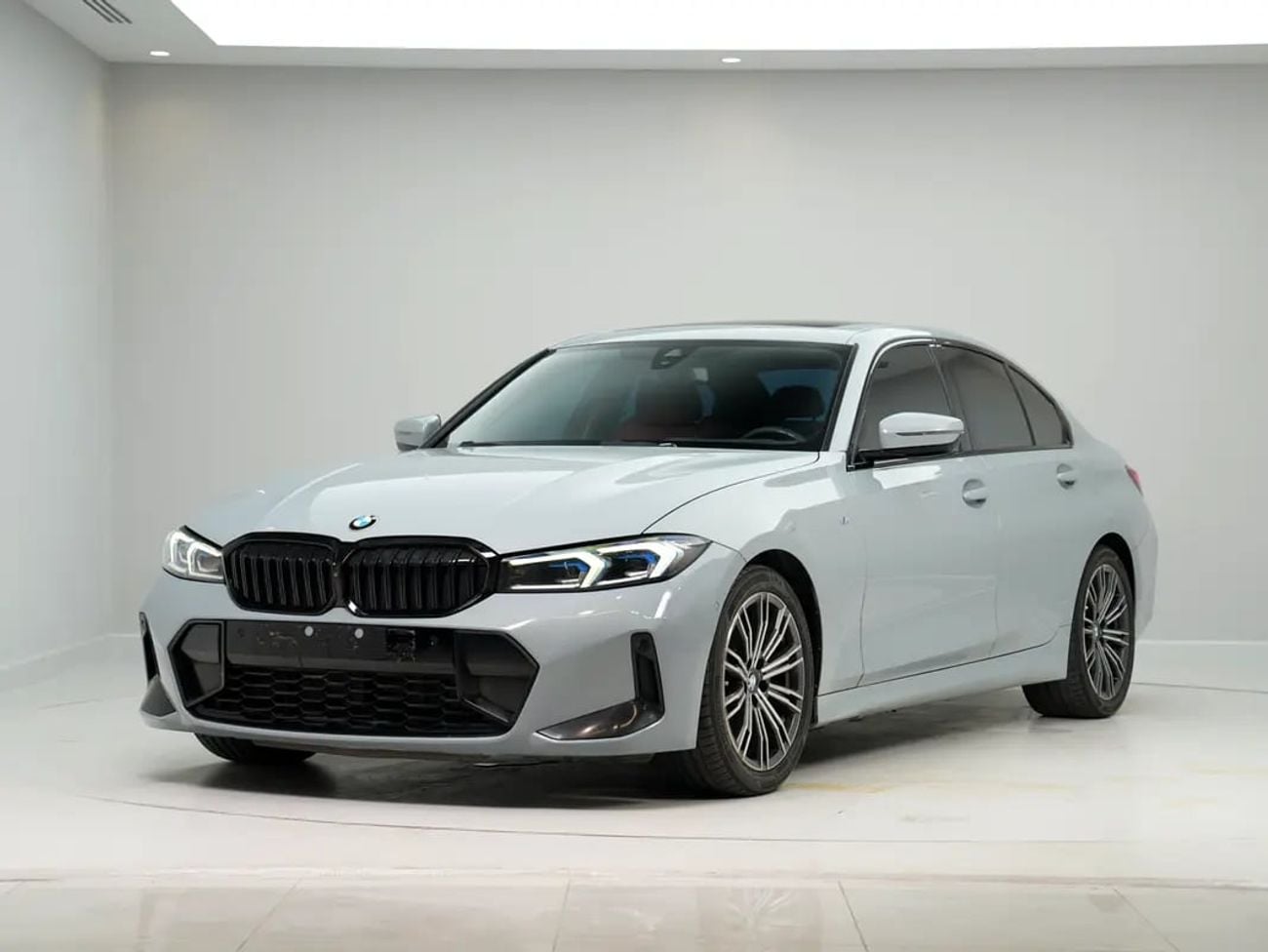 بي أم دبليو 320 M SPORT GCC specs, 320i in Perfect Condition