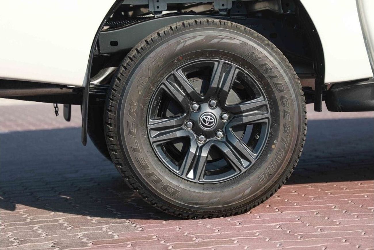 تويوتا هيلوكس 2025 TOYOTA HILUX 2.7 SR5 - SUPER WHITE inside RED | Export Only