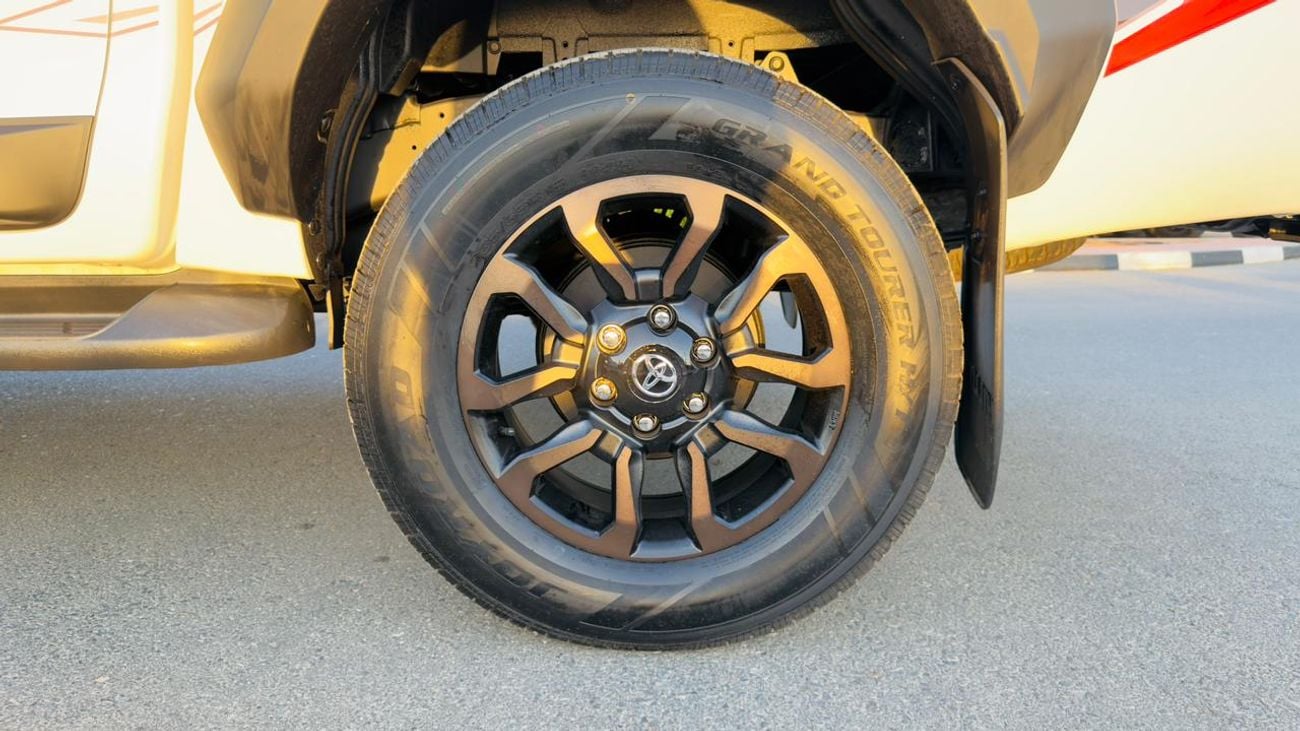 Toyota Hilux GR SPORTS BODY KIT INSTALLED | LEATHER SEATS | NUDGE BAR | SPORTS BAR | 2.8L DIESEL ENGINE | AUTO | 