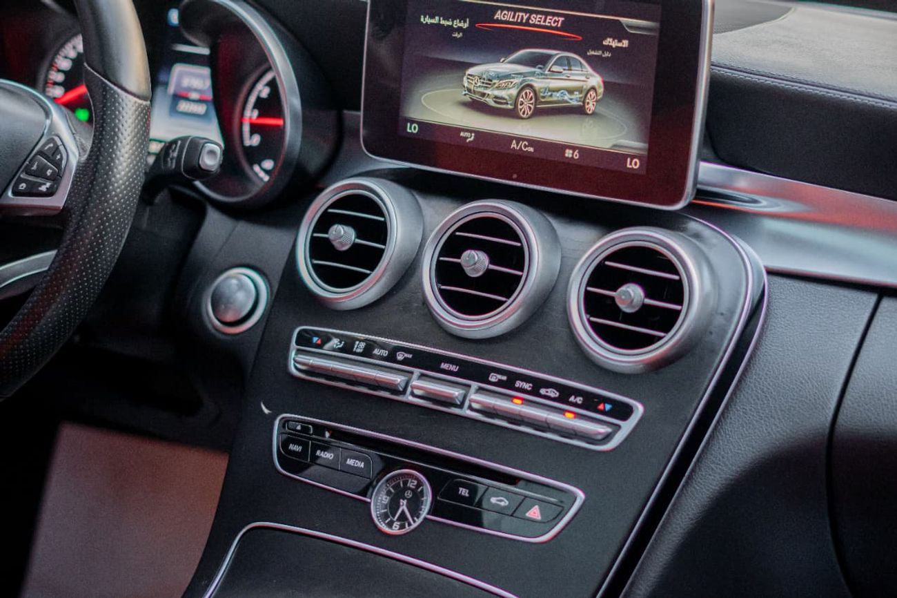 مرسيدس بنز C 200 GCC CAR FULL OPTION