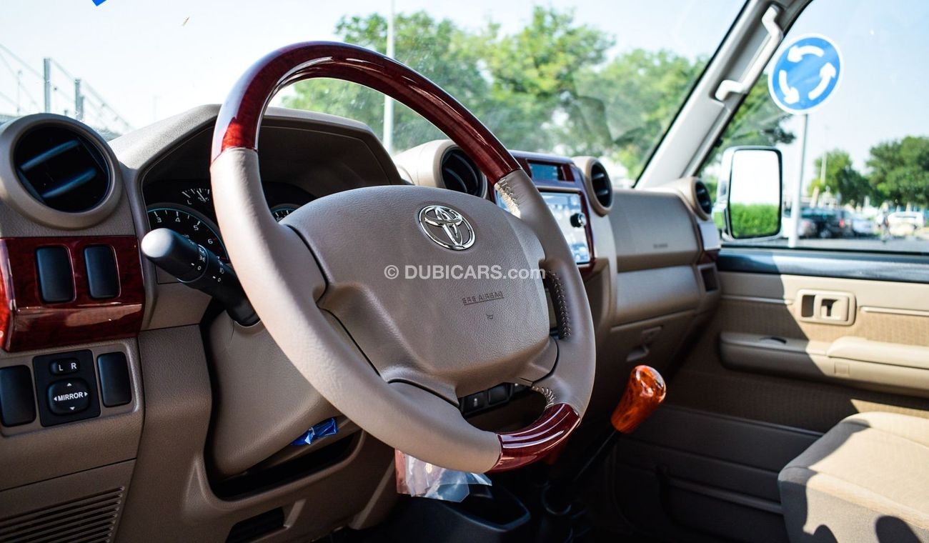 Mitsubishi Canter Van LX V6