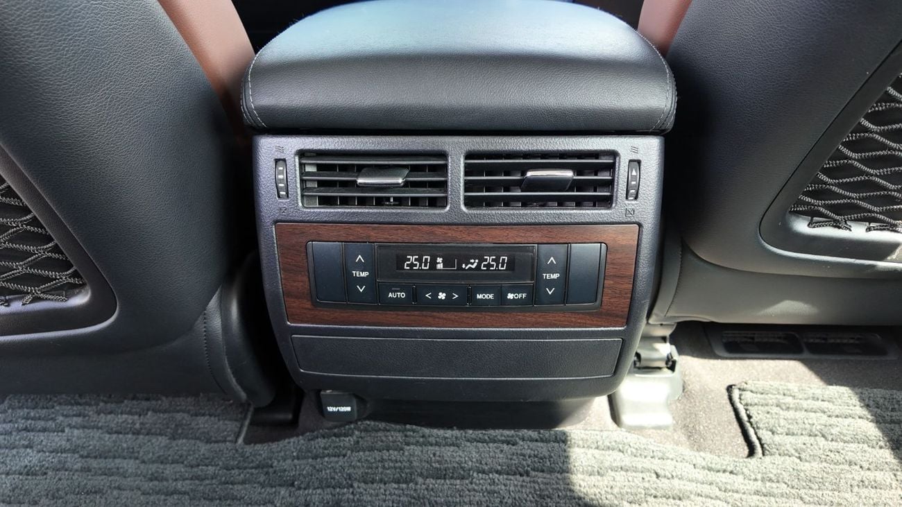 Toyota Land Cruiser VXR 5.7L 4WD TOYOTA LAND CRUISER VXR GRAND TOURING S 5.7L 4WD