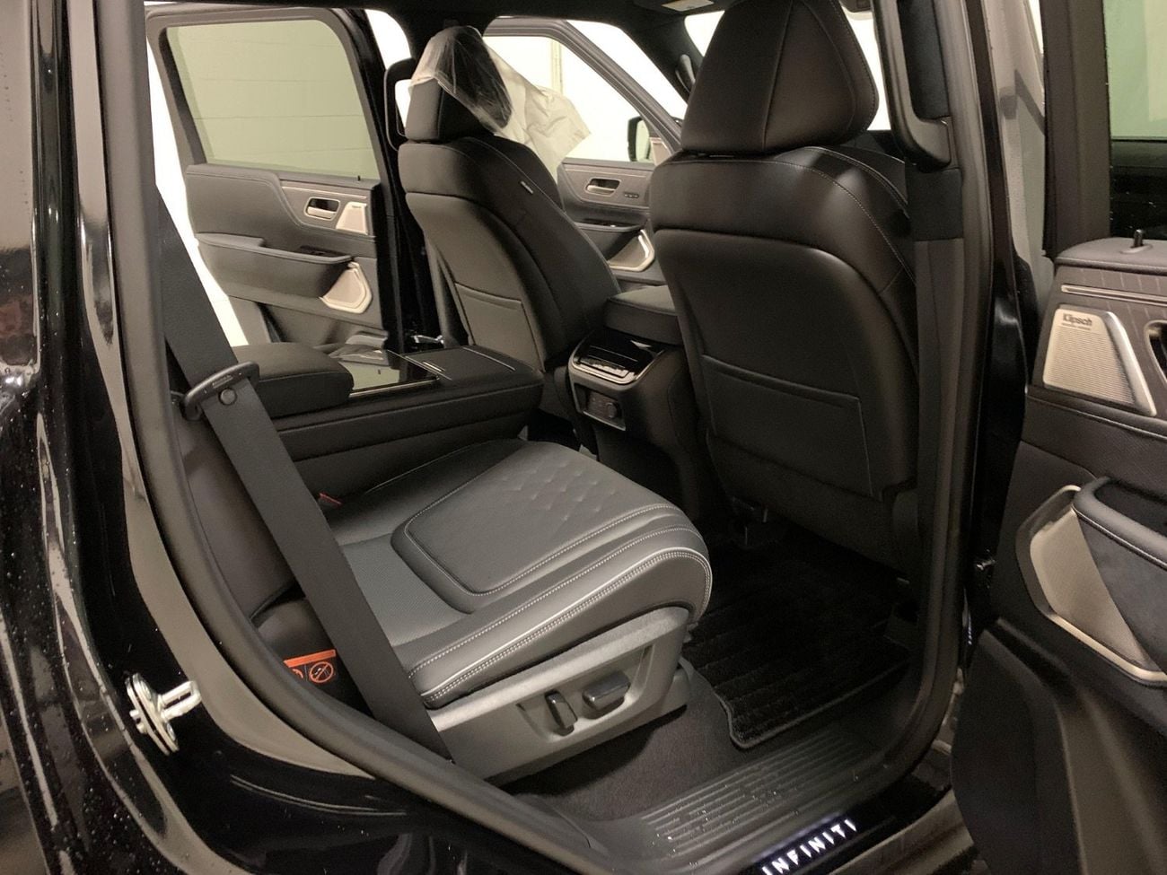 إنفينيتي QX80 AUTOGRAPH CAPTAIN CHAIRS