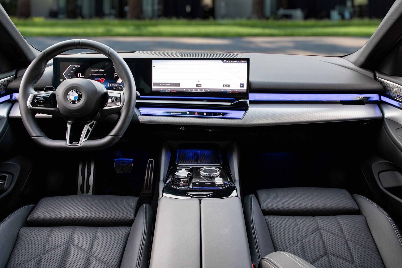 بي أم دبليو 520i 520i M-Sport Pro | 9,485 P.M | 0% Downpayment | IMMACULATE!