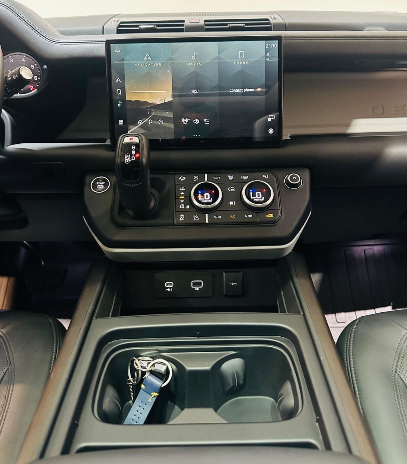 Land Rover Defender 130 SE P400 X Dynamic (7 Seater)