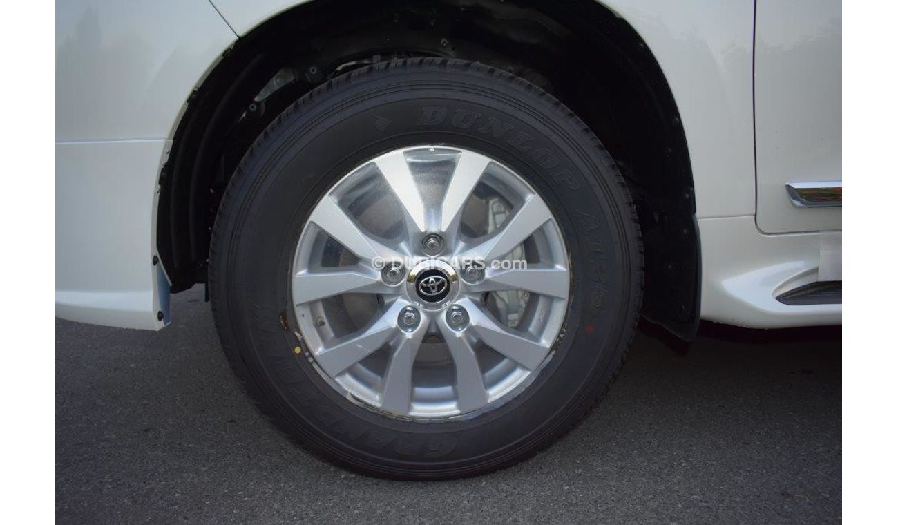 Toyota Land Cruiser 200 GXR 4.6L V8 PETROL WITH AERO KIT