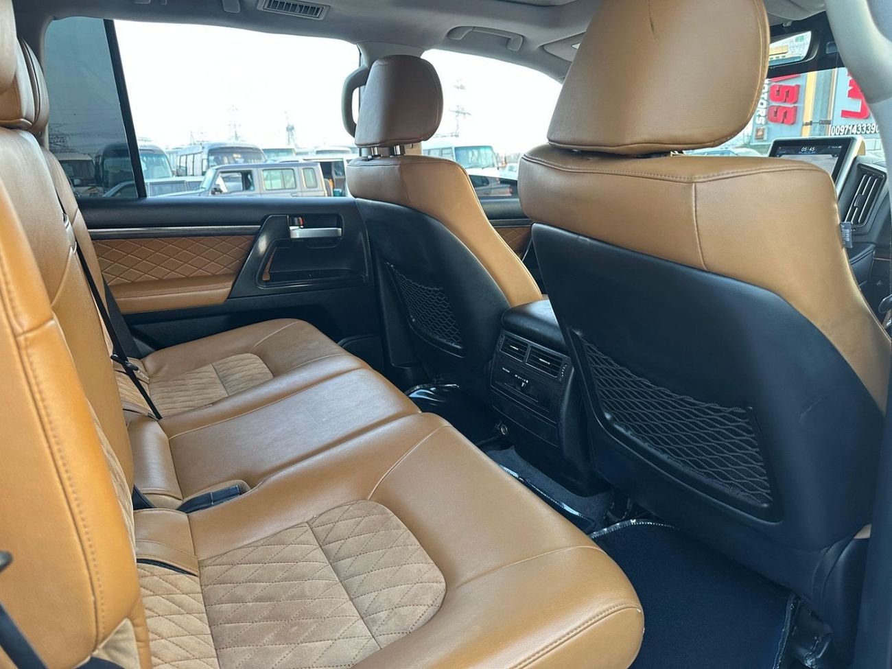 تويوتا لاند كروزر Toyota landcruise 2021Model Engine 4.0 v6 petrol GXR colour white Transmission Automatic Interior.Bl