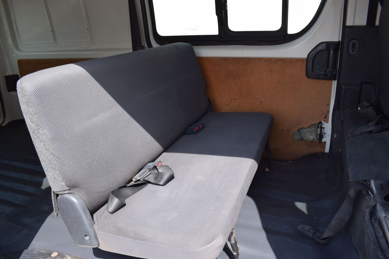 تويوتا هاياس Toyota Hiace 6 seater Van, model:2018.