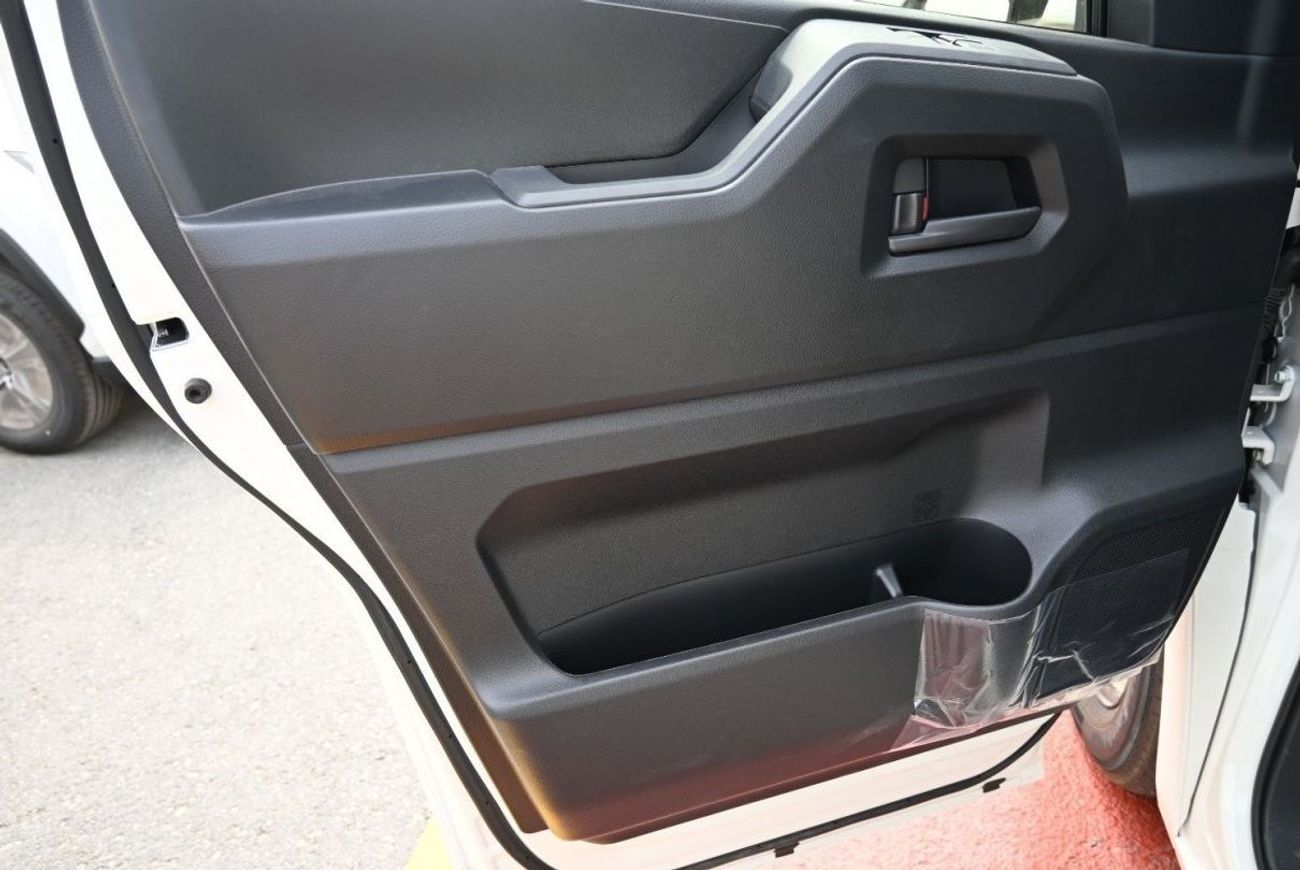 تويوتا هاياس تويوتا هايس سقف مرتفع ، 3.5 لتر بنزين ، دفع خلفي ، فان ، ناقل حركة أوتوماتيكي ، 13 مقعد ، وسائد هوائ