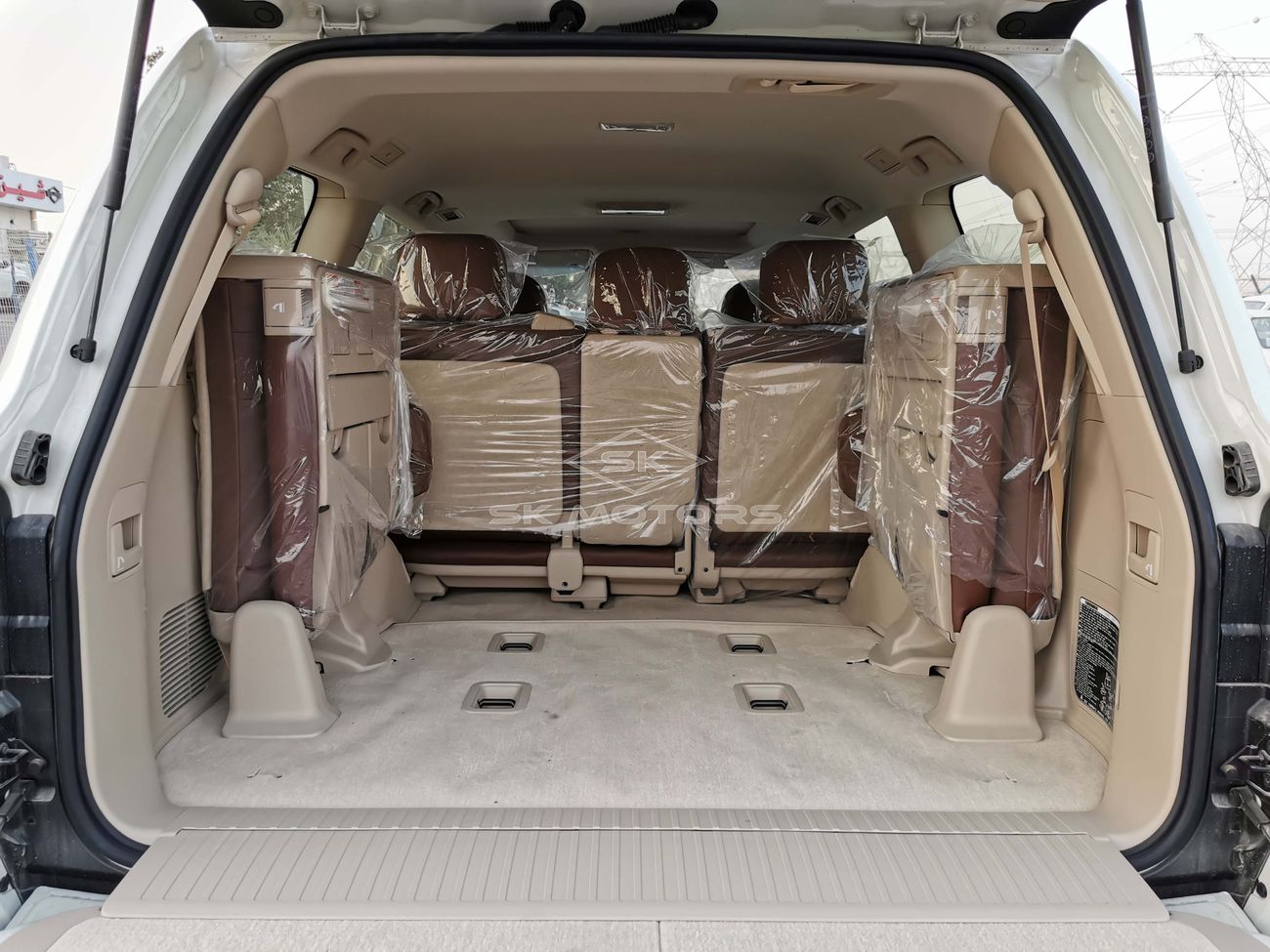 Toyota Land Cruiser 4.5L Diesel, 20" Alloy Rims, Tesla DVD 16", Parking Sensors, Sunroof, Leather Seats (CODE # VX04)