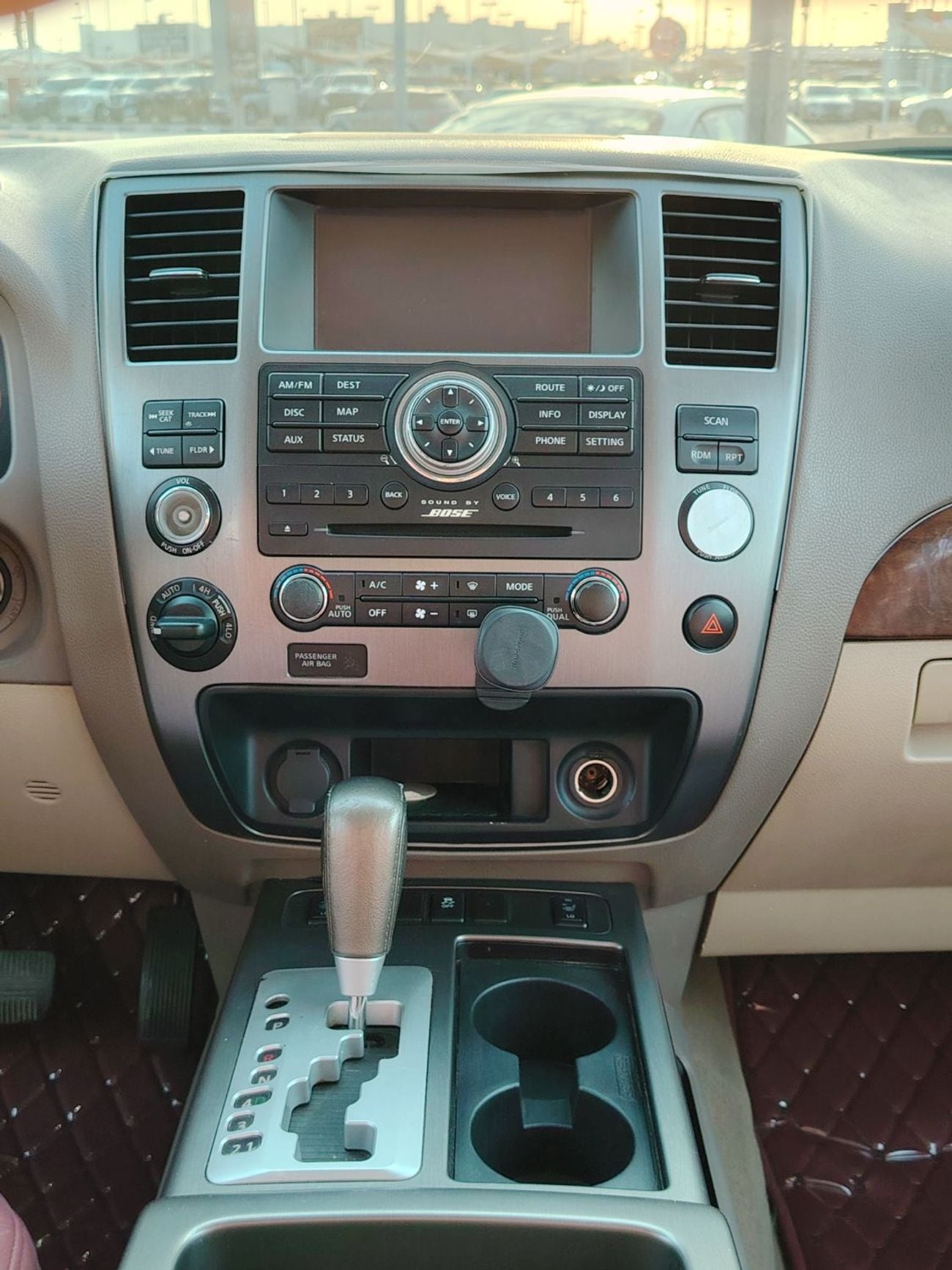 Nissan Armada LE 5.6L (320 HP)