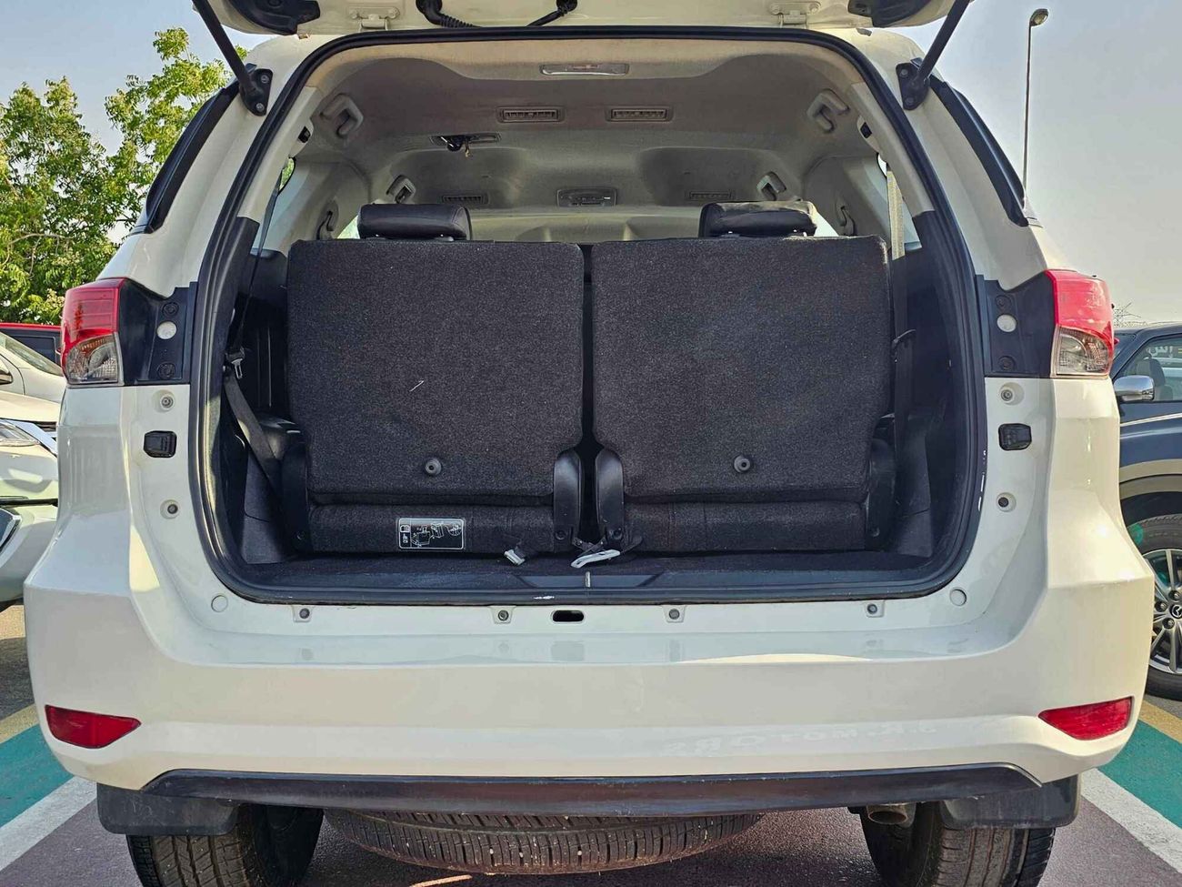 تويوتا فورتونر EXR V4/ 4WD/ DVD REAR CAMERA/ LEATHER SEATS/ EXPORT ONLY / LOT# 96570